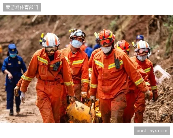 后勤保障团队制定差异化补水方案，应对极端环境下的体能消耗问题。